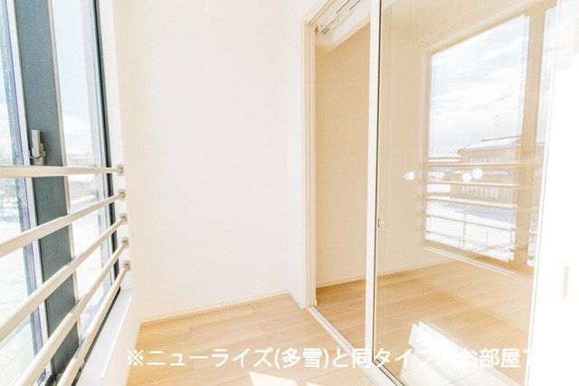 シエロガーデン柏崎Ｃの内装|明るい色調の室内です