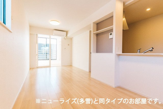 シエロガーデン柏崎Ｃの居間・リビング|リビングです