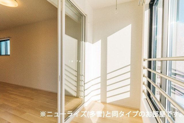 シエロガーデン柏崎Ｃの内装|明るい色調の室内です