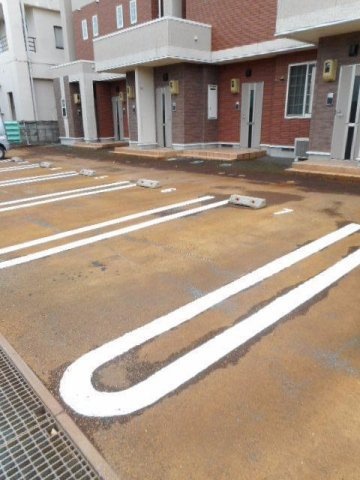 ＥＤＩ　Ｍ－１の駐車場|カースペースがあります