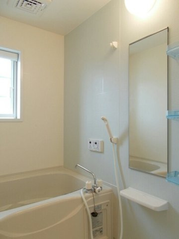 ＥＤＩ　Ｍ－１の浴室|コンパクトで使いやすいお風呂です