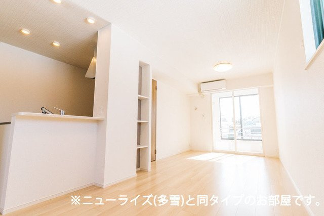 プリンセス　ヒルズの居間・リビング|こちらのリビングで趣味の時間をお楽しみください