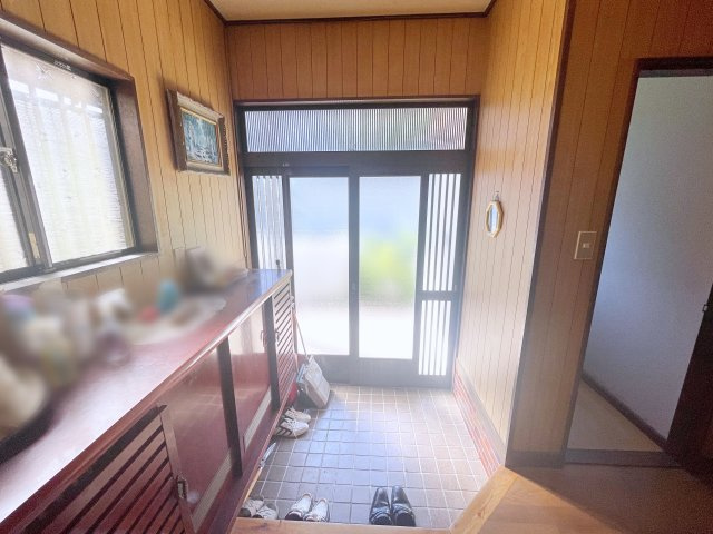 中古戸建　いわき市自由ヶ丘の玄関|すりガラスなので外から覗き込まれたり見られる心配がありません！