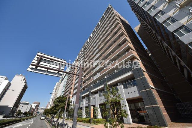 ロイヤルパークスなんばの外観