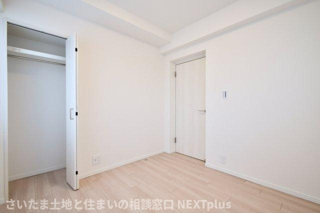 エクセルせんげん台の洋室|洋室④4.4帖：クローゼットは各部屋についているので、ご家族それぞれの収納スペースとして持つこともできます。他の部屋と廊下や収納で隔たれているので、プライバシーが守られやすいお部屋です◎