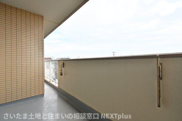 エクセルせんげん台のバルコニー|難しいイメージの住宅ローンは経験スタッフが丁寧にお手伝いしますのでご安心下さい。「家を買って終わり」ではなく、「買ってからがスタート」と考え、一人ひとりにあった資金計画やプランをご提案致します！