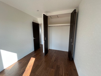 【収納】 | 広陵町２丁目　新築戸建 | 大きなクローゼットがあるのでお部屋が広くお使いいただけます。