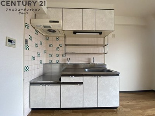 収納豊富で作業スペースもある人気のキッチン