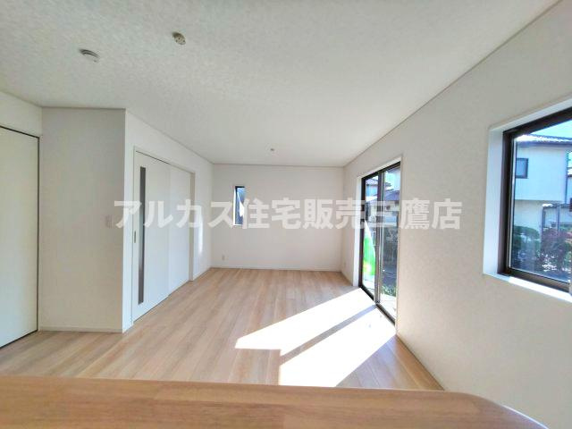 三鷹市大沢５丁目の新築一戸建の居間・リビング