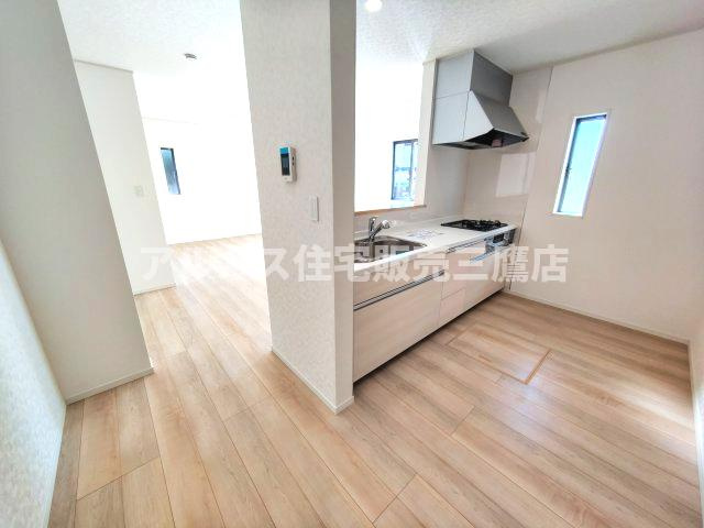 三鷹市大沢５丁目の新築一戸建のキッチン