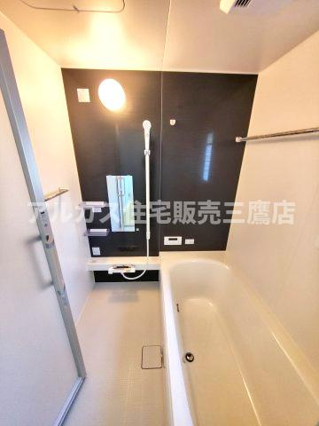 三鷹市大沢５丁目の新築一戸建の浴室