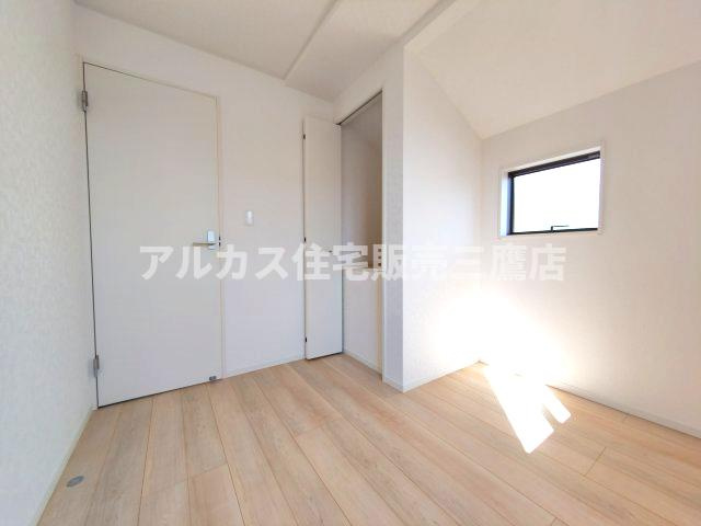 三鷹市大沢５丁目の新築一戸建の洋室