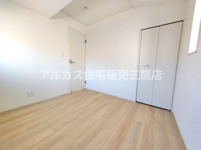 三鷹市大沢５丁目の新築一戸建の洋室