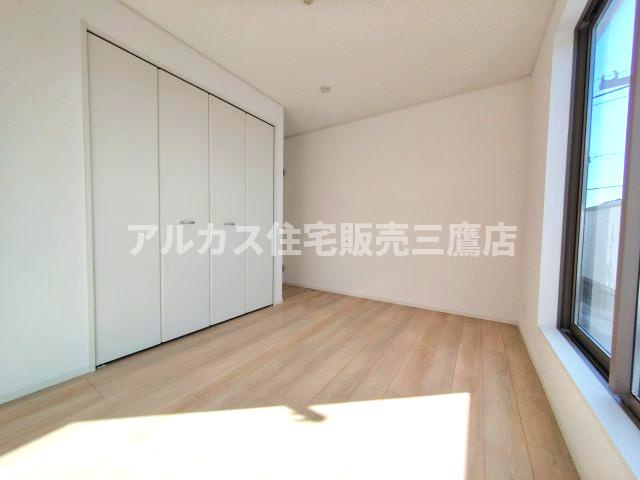 三鷹市大沢５丁目の新築一戸建の洋室