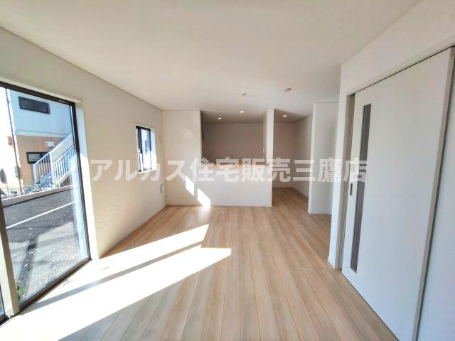 三鷹市大沢５丁目の新築一戸建の居間・リビング