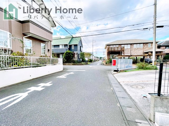 龍ケ崎市白羽１丁目　中古戸建の前面道路含む現地写真