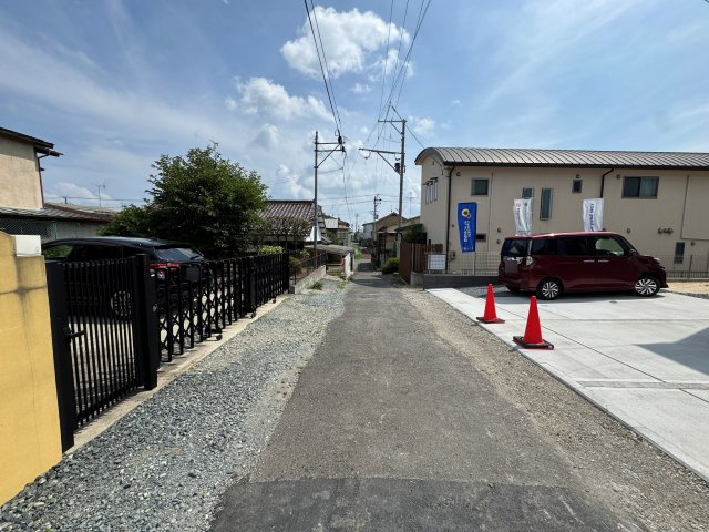 新築戸建・建売　郡山市菜根四丁目　Blooming Garden　全1棟の前面道路含む現地写真|前面道路幅員4.0ｍ　※セットバック済み