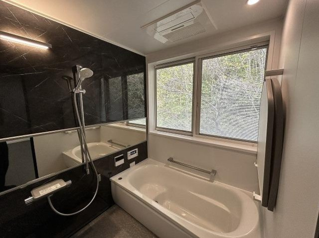 兵庫県芦屋市戸建オーナーチェンンジの浴室