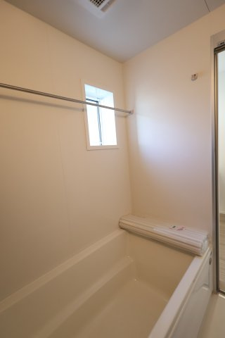 《仲介手数料無料》西区三橋５丁目1071-1(1号棟)新築一戸建てリナージュの浴室|撮影日 2025年11月21日 11:50 晴れ