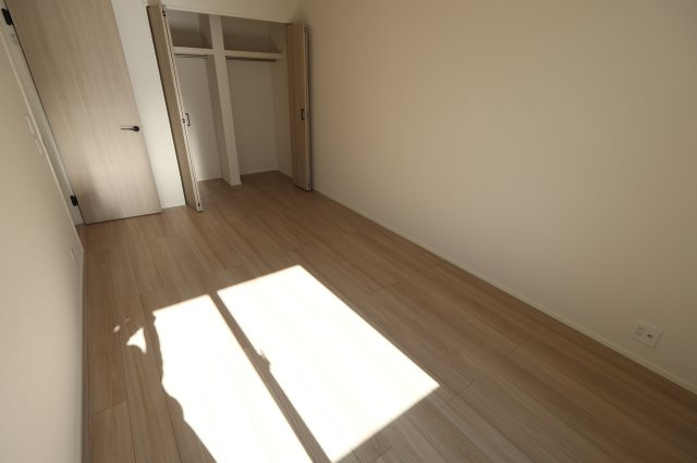 《仲介手数料無料》西区三橋５丁目1071-1(1号棟)新築一戸建てリナージュの洋室|撮影日 2025年11月21日 11:50 晴れ