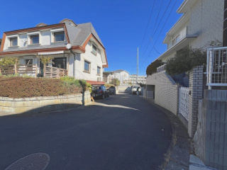 ーシャンビュー！江ノ島が一望できるハイグレード仕様の新築住宅の前面道路含む現地写真