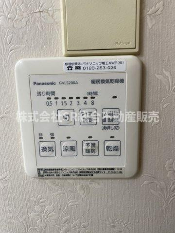 中石切町1丁目中古戸建の設備|浴室乾燥機があり冬場入浴前に浴槽を暖めておくことができ、雨の日には洗濯物を乾燥することもできます♪