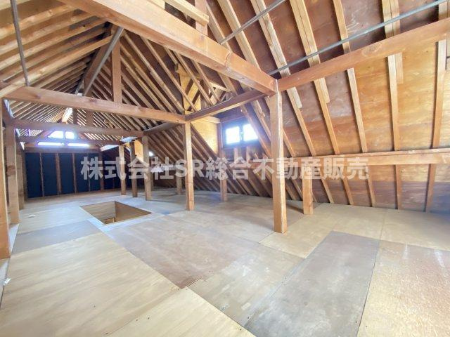 中石切町1丁目中古戸建の収納|広すぎる屋根裏収納です！