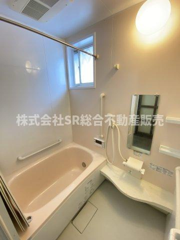 中石切町1丁目中古戸建の浴室|お風呂には窓もあり、換気がバッチリとできます☆