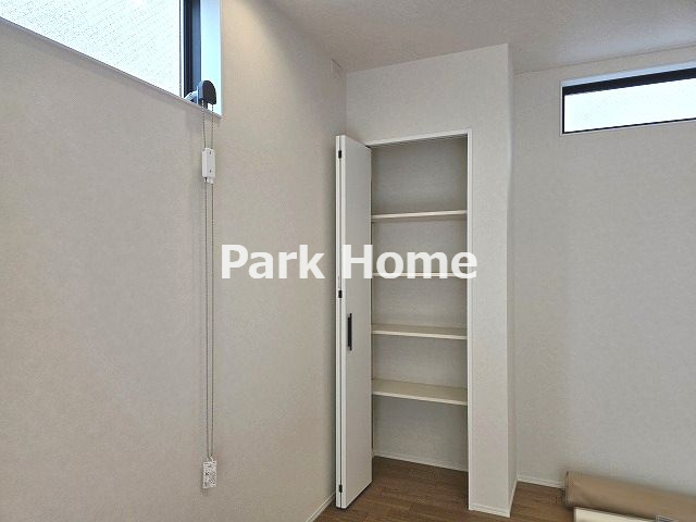 高知市旭町3丁目　新築戸建ての洋室|１F:リビング収納棚