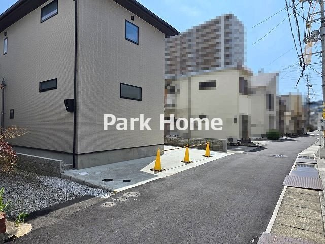高知市旭町3丁目　新築戸建ての前面道路含む現地写真