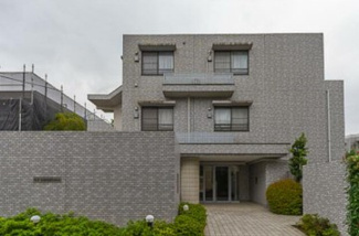 【外観】 | 鉄筋コンクリート造のがっちりとした建物。