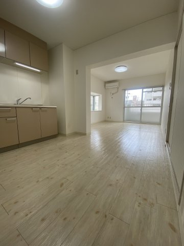 仲介手数料0円！K'sハウスの居間・リビング