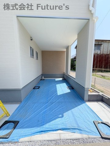 三郷市彦倉1丁目　新築戸建　全4棟　1号棟の駐車場|大切なお車を雨から守れるビルトインガレージ