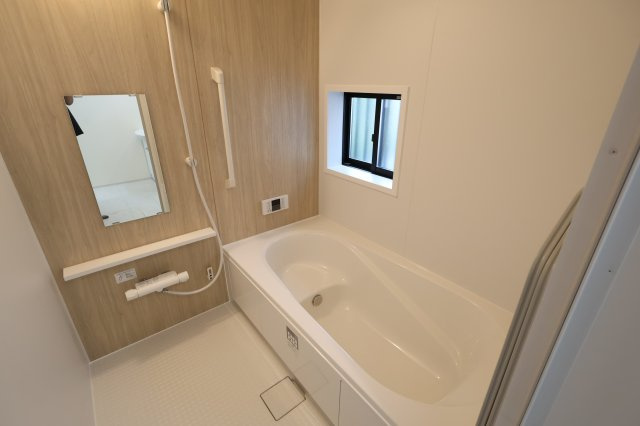 《仲介手数料無料》上尾市大字原市4001-16(全1戸)新築一戸建てハートフルタウンの浴室|撮影日 2025年10月28日 15:50 曇り