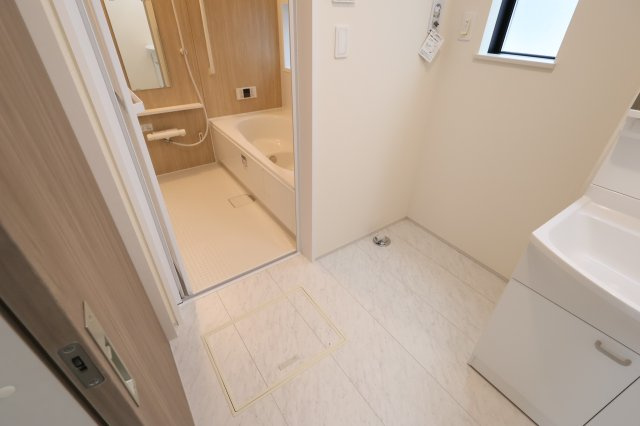 《仲介手数料無料》上尾市大字原市4001-16(全1戸)新築一戸建てハートフルタウンのランドリースペース|撮影日 2025年10月28日 15:50 曇り