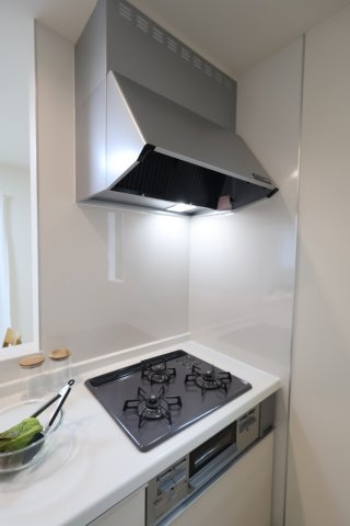 《仲介手数料無料》上尾市大字原市4001-16(全1戸)新築一戸建てハートフルタウンのキッチン|撮影日 2025年10月28日 15:50 曇り