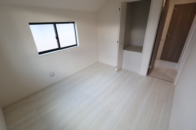 《仲介手数料無料》上尾市大字原市4001-16(全1戸)新築一戸建てハートフルタウンの洋室|撮影日 2025年10月28日 15:50 曇り