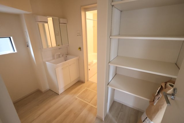 《仲介手数料無料》上尾市大字原市4230-5(全1戸)新築一戸建てZut PLUS+のランドリースペース|撮影日 2025年9月4日 14:10 曇り