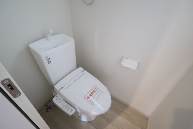 《仲介手数料無料》上尾市大字原市4230-5(全1戸)新築一戸建てZut PLUS+のトイレ|撮影日 2025年9月4日 14:10 曇り