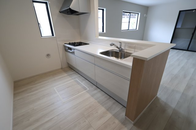 《仲介手数料無料》上尾市大字原市4230-5(全1戸)新築一戸建てZut PLUS+のキッチン|撮影日 2025年9月4日 14:10 曇り