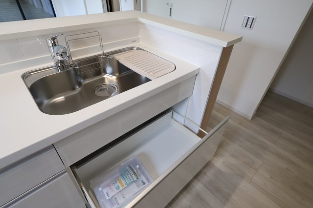 《仲介手数料無料》上尾市大字原市4230-5(全1戸)新築一戸建てZut PLUS+のキッチン|撮影日 2025年9月4日 14:10 曇り