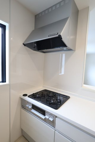 《仲介手数料無料》上尾市大字原市4230-5(全1戸)新築一戸建てZut PLUS+のキッチン|撮影日 2025年9月4日 14:10 曇り