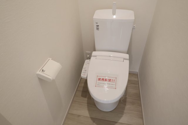 《仲介手数料無料》上尾市大字原市4230-5(全1戸)新築一戸建てZut PLUS+のトイレ|撮影日 2025年9月4日 14:10 曇り