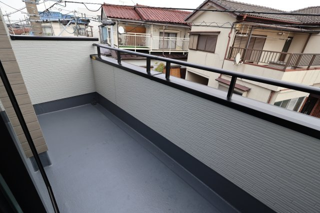 《仲介手数料無料》上尾市大字原市4230-5(全1戸)新築一戸建てZut PLUS+のバルコニー|撮影日 2025年9月4日 14:10 曇り