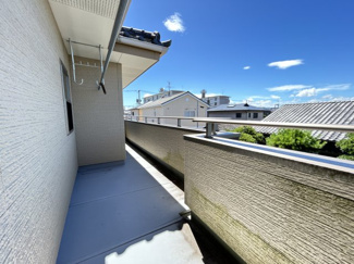 【バルコニー】 | 広さがココロをほどく家　熊本県南区御幸笛田4丁目 | 風通しの良い軒付きベランダで洗濯物が干せます！