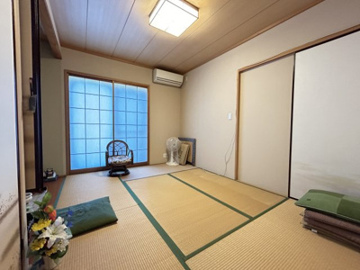 【和室】 | 広さがココロをほどく家　熊本県南区御幸笛田4丁目 | 1階6畳和室。床の間・仏壇スペースあり。襖を開ければ、もう一部屋と続き間になります。