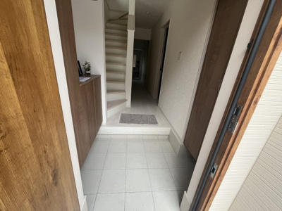 【玄関】 | 【20万円ｷｬｯｼｭﾊﾞｯｸ対象物件】ファーストタウン第5広陵町大野 全6棟 2号棟 | 施工例写真
