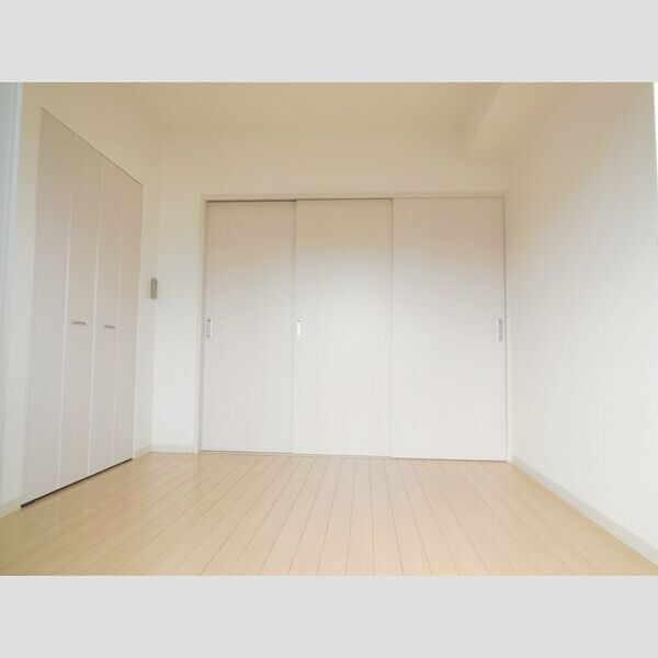 フルーヴトレーズの洋室