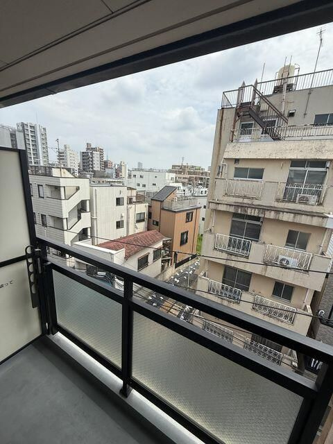 第七田嶋ビルのバルコニー