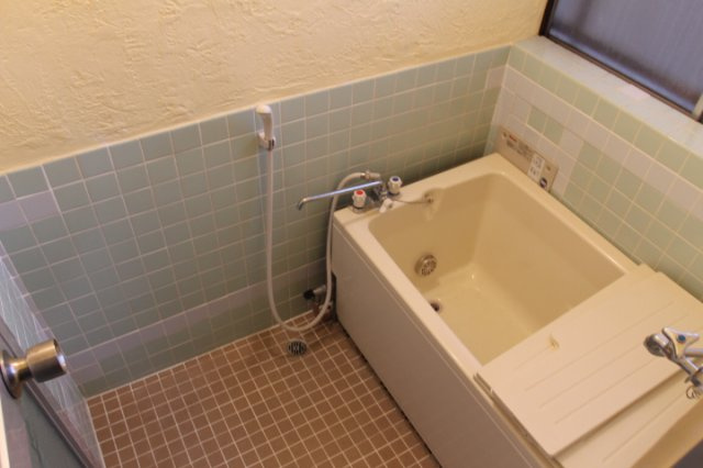 前沢アパートの浴室